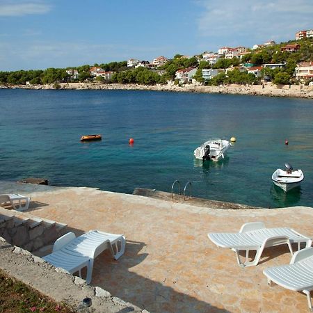 Apartments By The Sea Bilo, Primosten - 8364 Экстерьер фото